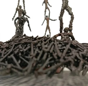 Escultura Resurgir por Alfredo Zarazaga